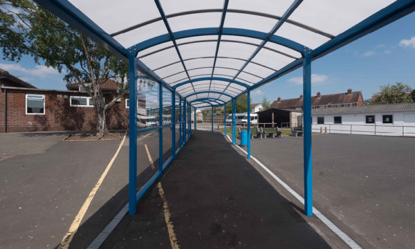 Polycarbonate rood covered walkway