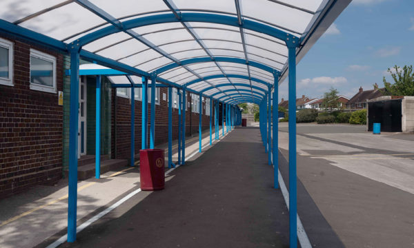 Polycarbonate rood covered walkway