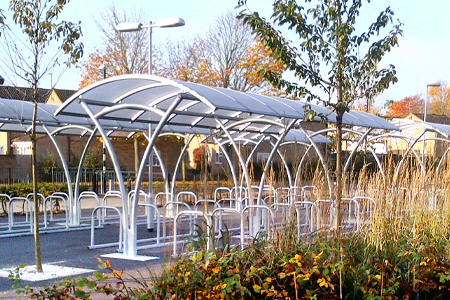Barrel-vaulted roof cycle shelter with double row stands